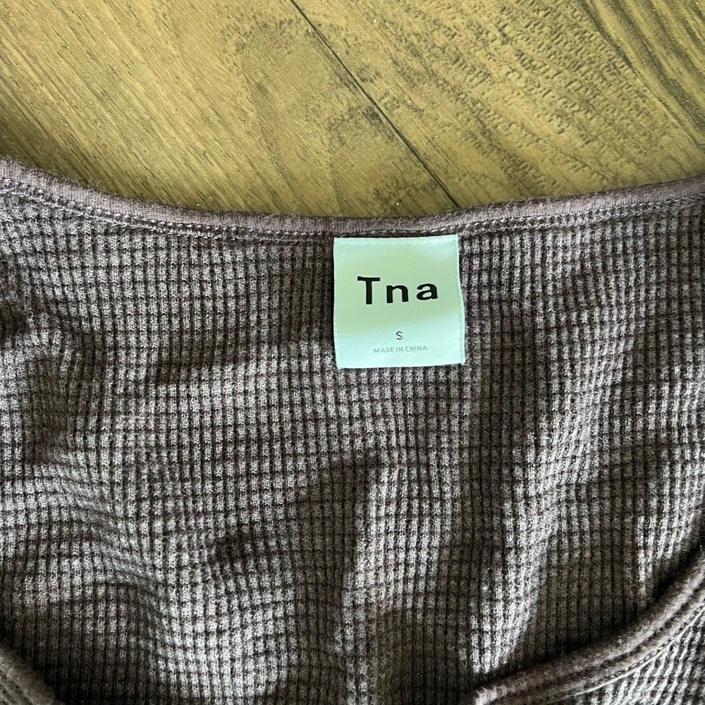 Aritzia TNA chocolate brown cropped waffle knit long sleeve top - Picture 2 of 4